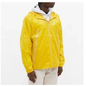 New Nike Sportswear Revival Lightweight Woven Jacket Size L and XL Solar Yellow